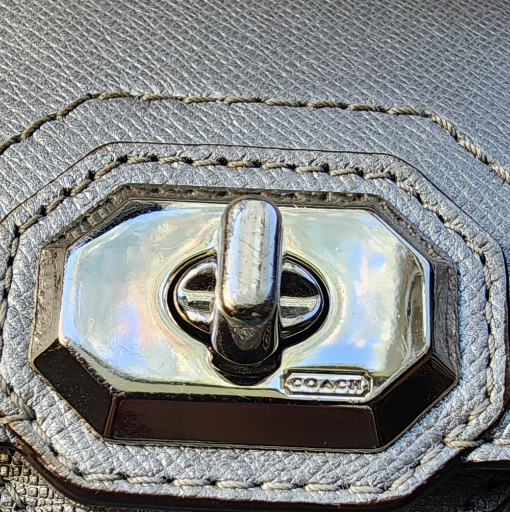 Coach Campbell Camera Bag/ Crossbody Silver Metallic Turn Lock EUC - Picture 4 of 17